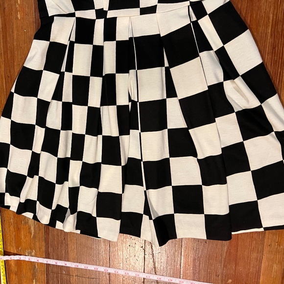 NWOT Esley Sleeveless Pleated Black & White Checkerboard Mini Dress-Large (M/L) - Picture 7 of 9